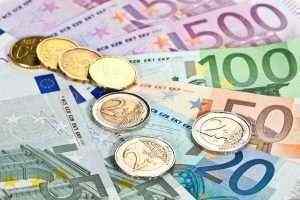 La libra esterlina cae frente al euro antes de las conversaciones entre el Reino Unido e Irlanda