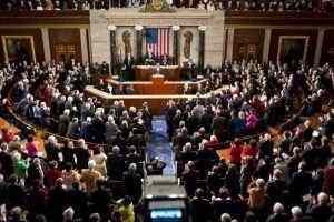 La Cámara de Representantes de EE. UU votó por una resolución que pide al presidente Donald Trump que presente una queja de denunciante ante el Congreso