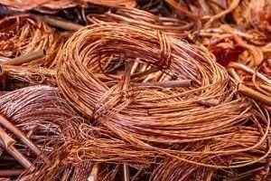 El precio del cobre aumenta por el progreso de las conversaciones comerciales y por las interrupciones del suministro