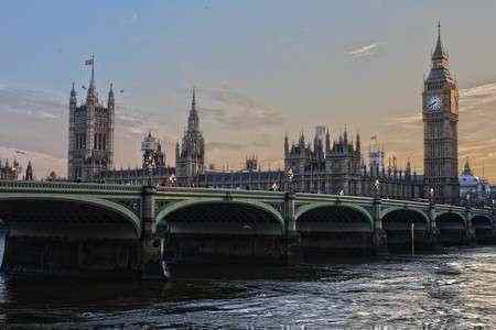 Gran Bretaña se compromete a ayudar a que las finanzas prosperen después del Brexit