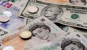 El dólar se mantiene firme mientras la libra salta