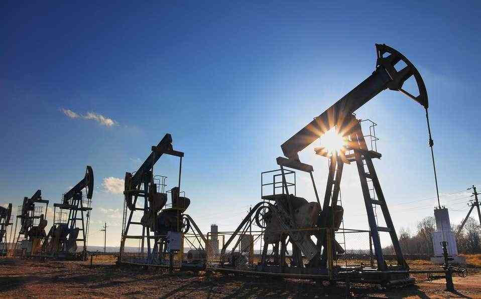 El petróleo baja a medida que los inversores evalúan la demanda de China