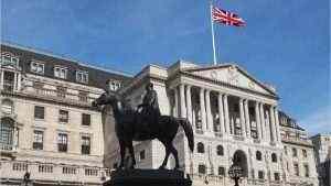 Gran Bretaña reduce la tasa de emergencia y aumenta el presupuesto