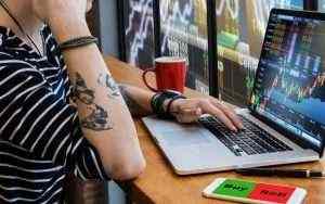 Las acciones europeas subieron el lunes