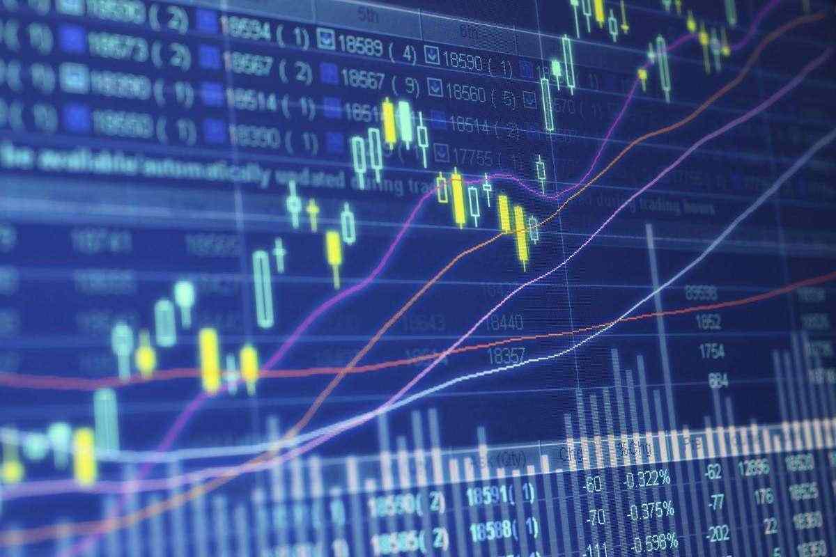 Las acciones mundiales luchan al alza a medida que pesan los PMI