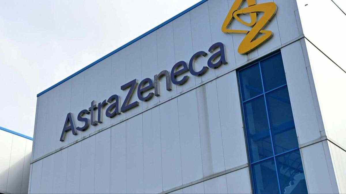 AstraZeneca cae después de detener los ensayos de vacunas