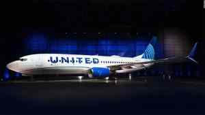 United Airlines promete más recortes de costos