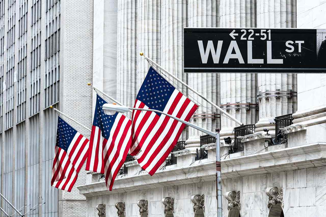 Wall Street se protege contra posibles baches en el lanzamiento de vacunas