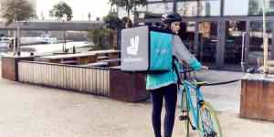Los pedidos de Deliveroo se duplicaron con creces en el primer trimester