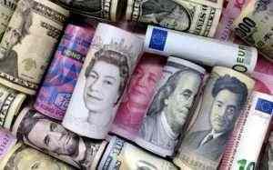 Yen and euro climb as investors turn to safe currencies amid coronavirus fears