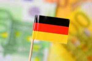 Внешнеторговый профицит Германии снизился в марте более чем на 3 миллиарда евро