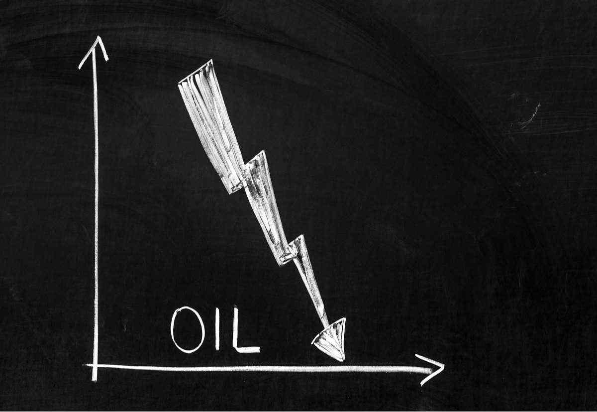 Цены на нефть снижаются после выхода данных о росте запасов в США