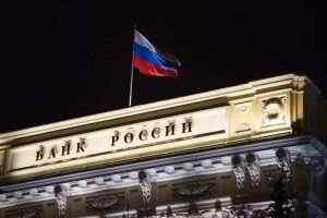 Расходы граждан РФ в апреле упали более чем на четверть