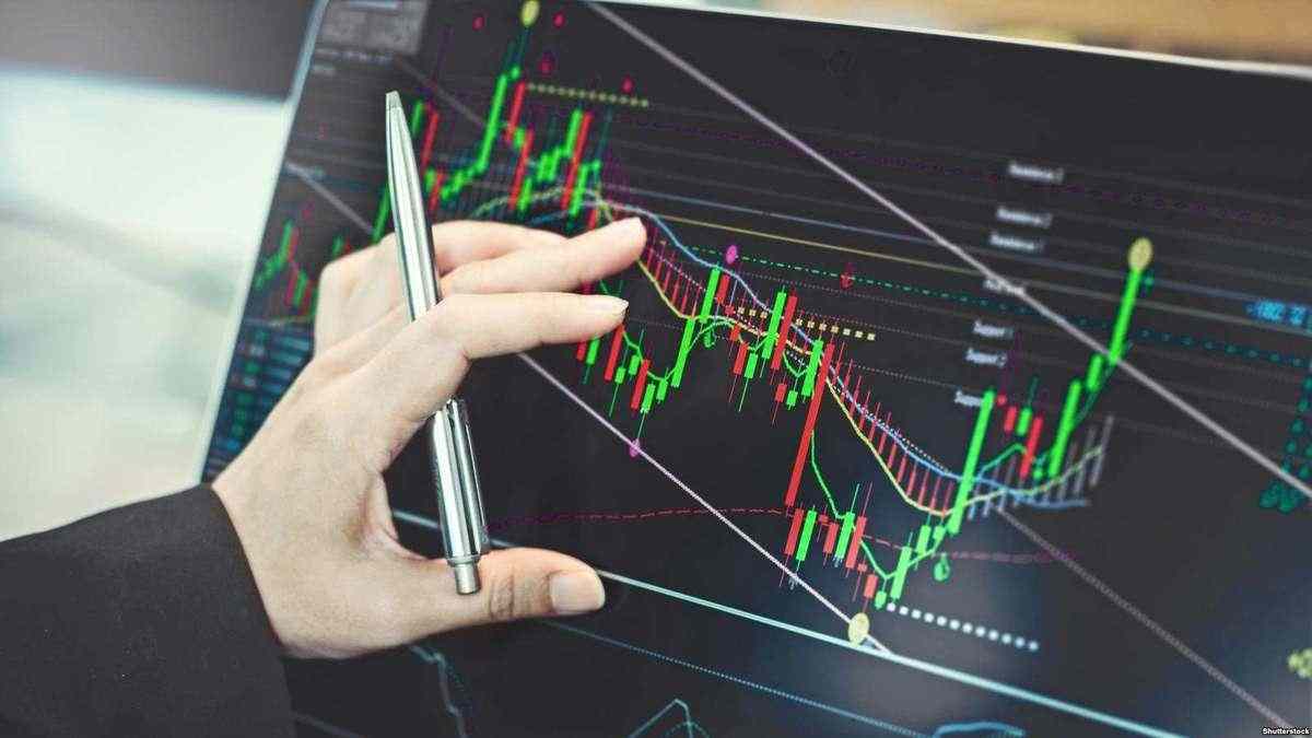 Падение в обрабатывающей промышленности России в июне замедлилось до 6%