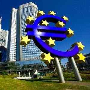 Общий дефицит бюджетов стран еврозоны в 2020 году приблизится к 1 трлн евро