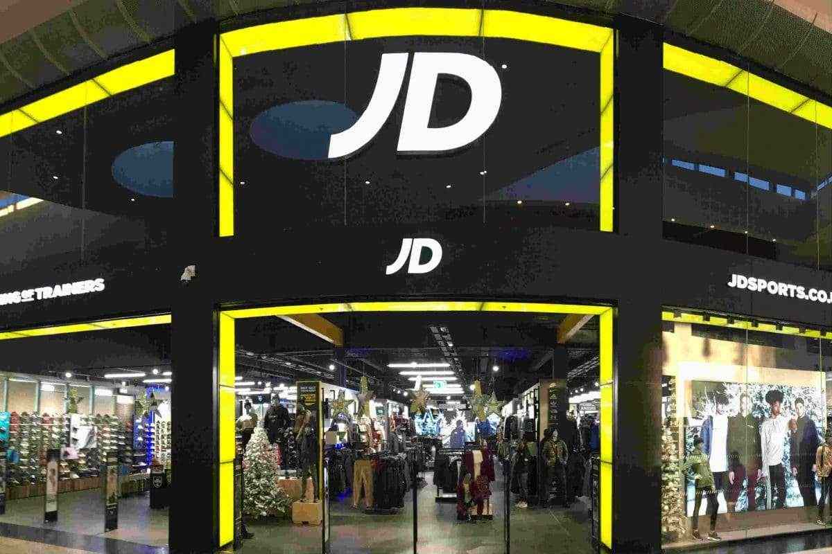 JD Sports улучшила годовой прогноз по прибыли