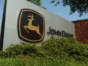 John Deere увеличила квартальную прибыль в 2,4 раза
