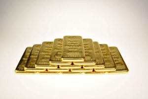 Золото дешевеет после выхода сильной статистики в США