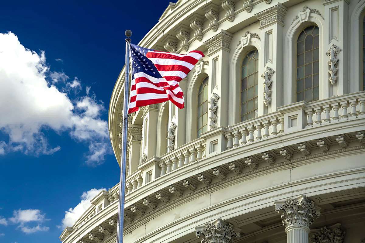 Число обращений за пособием по безработице в США выросло
