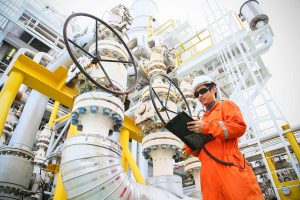 2021 год ExxonMobil завершила с прибылью против убытка в 2020 году