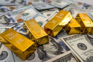 Золото торгуется выше уровня в 1800 долларов
