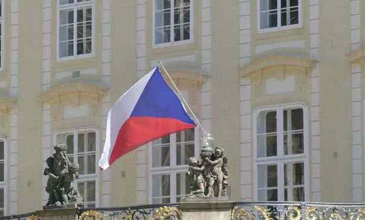 Czech Government to raise public sector pay by 2020