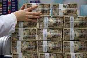 Yen rises, yuan sinks over China virus anxiety; Aussie gains on strong data