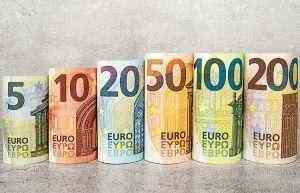 Euro underperforms on frail market sentiment, Aussie dollar suffers on data forecast