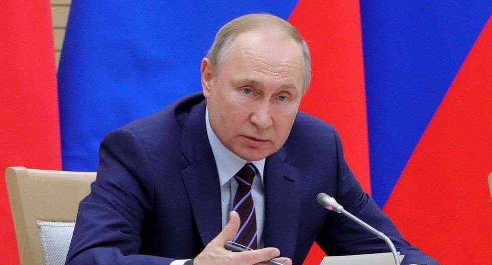 Putin provides a week-long holiday for Russians in social bundle to fight coronavirus