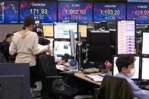 Asian shares gain, China cuts interest rate