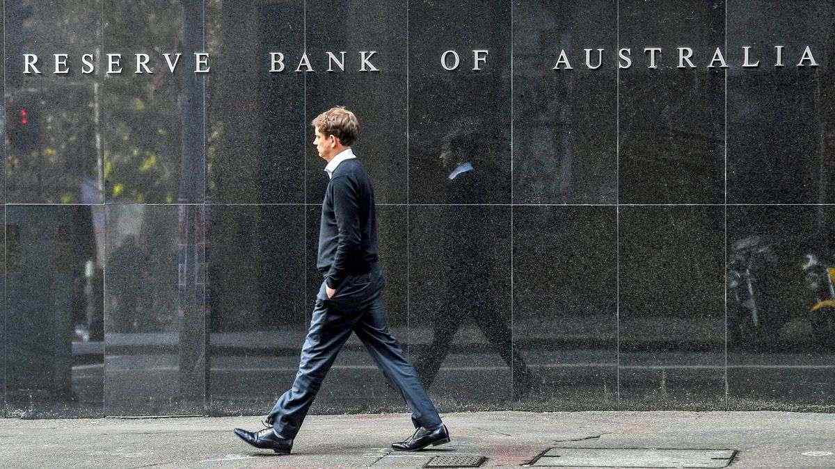 Australia central bank forecasts weak economic activity