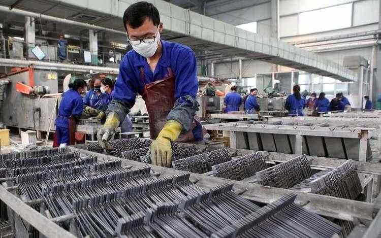 Chinese industrial firms’ earnings drop in April but at slower pace