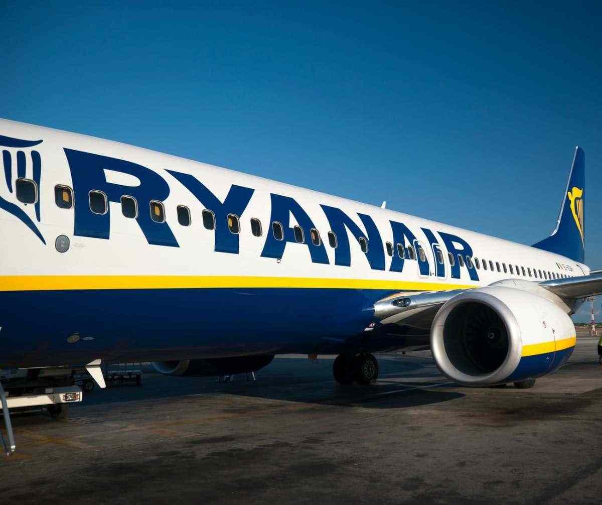 Ryanair’s CEO warns to cut 3,500 jobs if pay cuts cannot be agreed