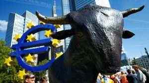 European shares kick off the new quarter with subdued gains