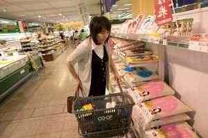 Japan consumer prices stagnant as deflation hovers