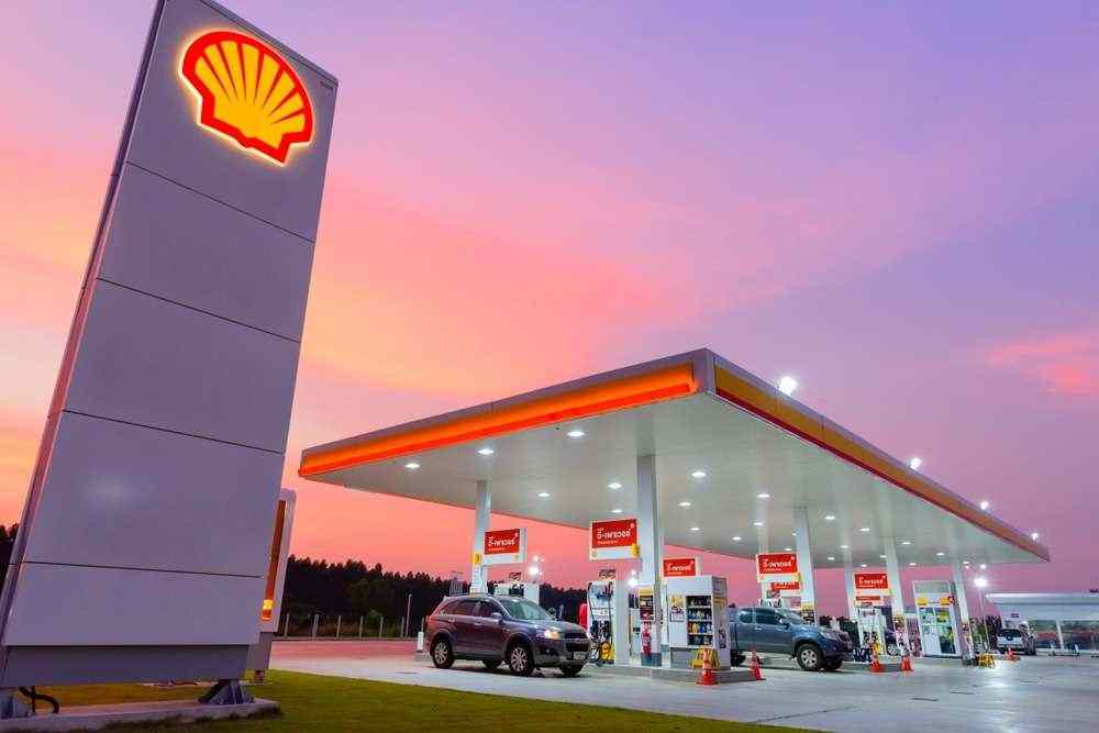 Shell cuts 9,000 jobs to shift in low-carbon energy transmission as oil demand slumps