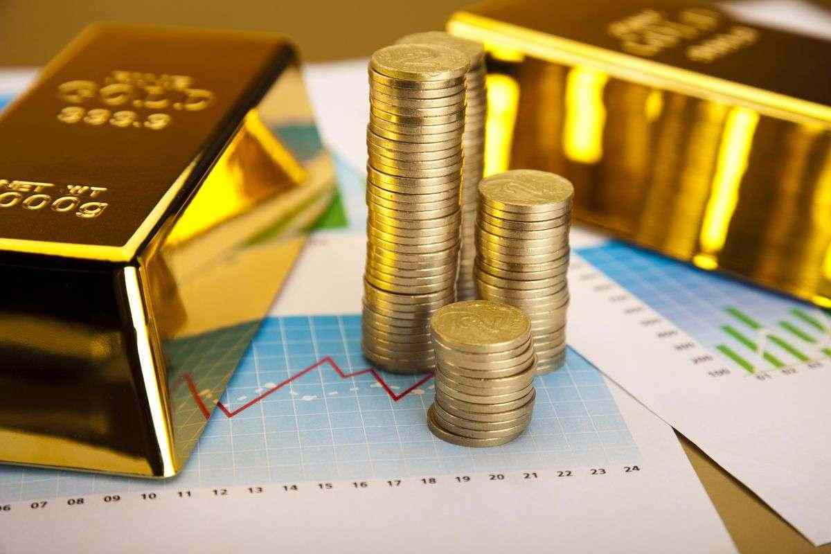 Gold prices gain as Dollar slump ahead central bank policy decision