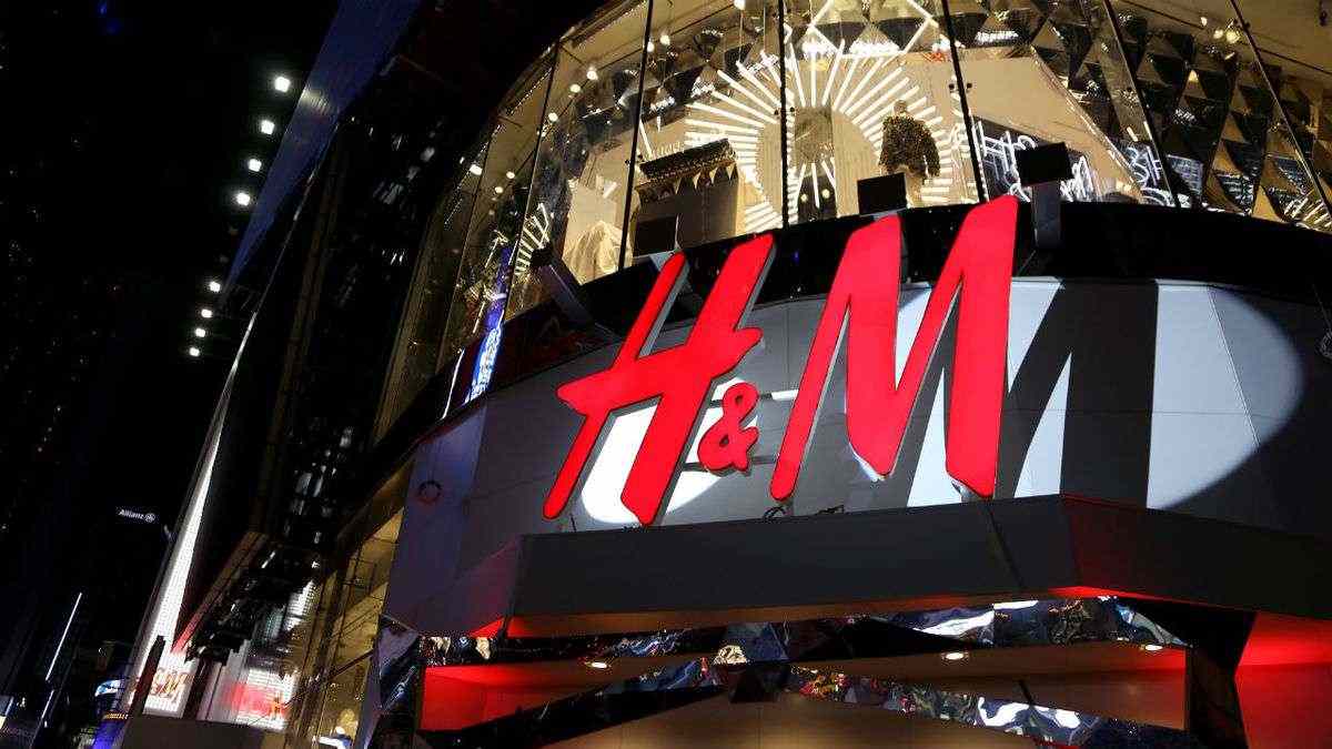 H&M to close its 250 shops in 2021 to shift in online selling  