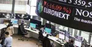 European shares fall on second day as virus fears weigh on vaccine hopes