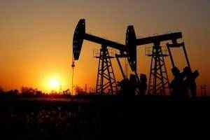 Oil falls as new coronavirus strain raise worries over demand recovery