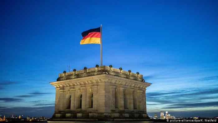 Upbeat exports, solid construction activity lift German economy in Q4