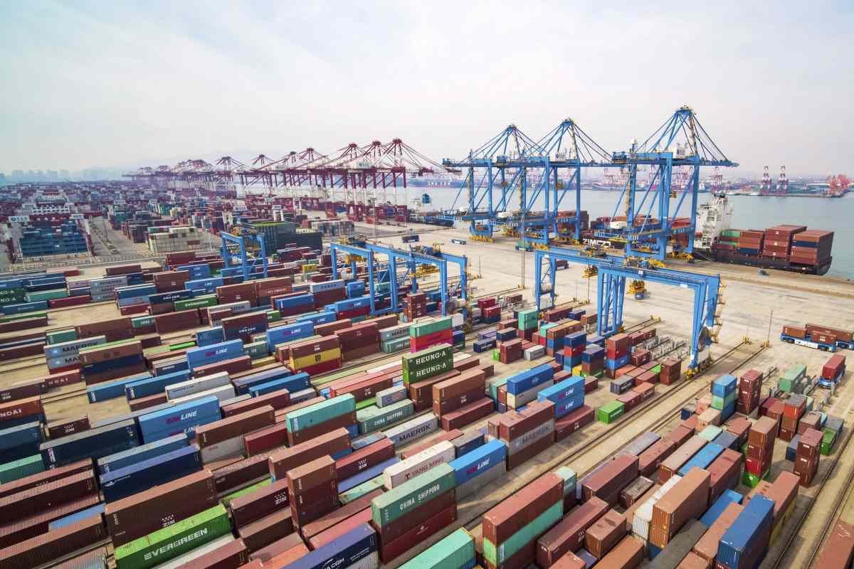 Chinese exports, imports advance in Jan-Feb