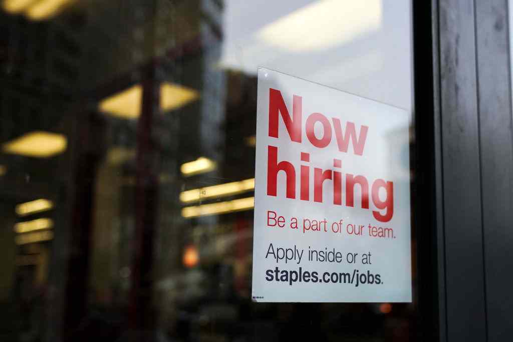 U.S. retail sales accelerate, weekly jobless claims drop