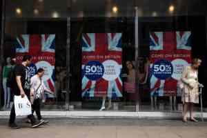 UK retail sales rise before lockdown easing