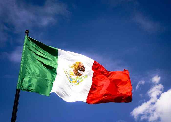 Mexican economy plunges deeper, outlook brightens