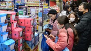 Japan’s consumer prices drop on cellphone fee reduction