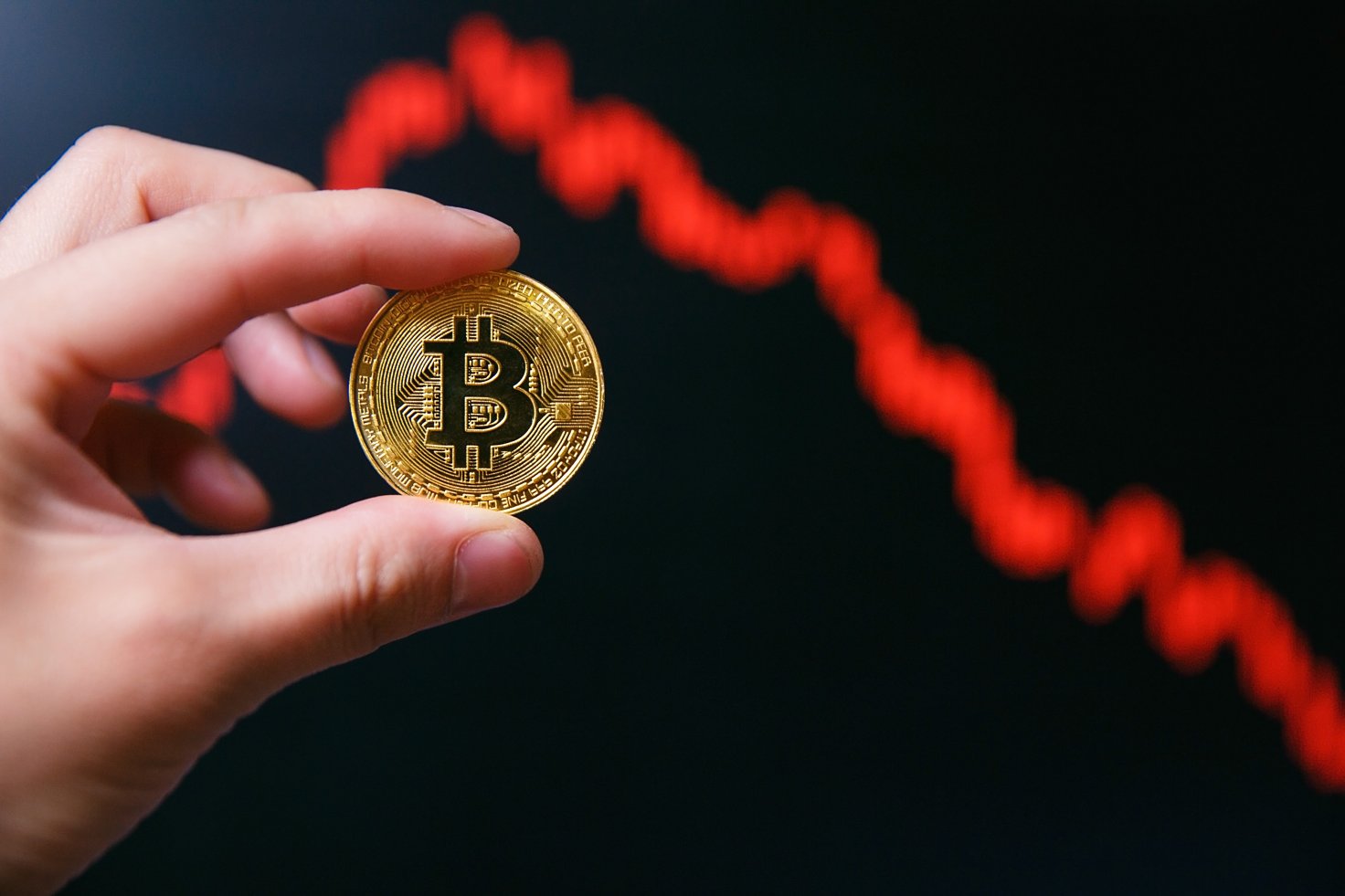 Bitcoin declines on Musk’s tweet; still on track for weekly gain